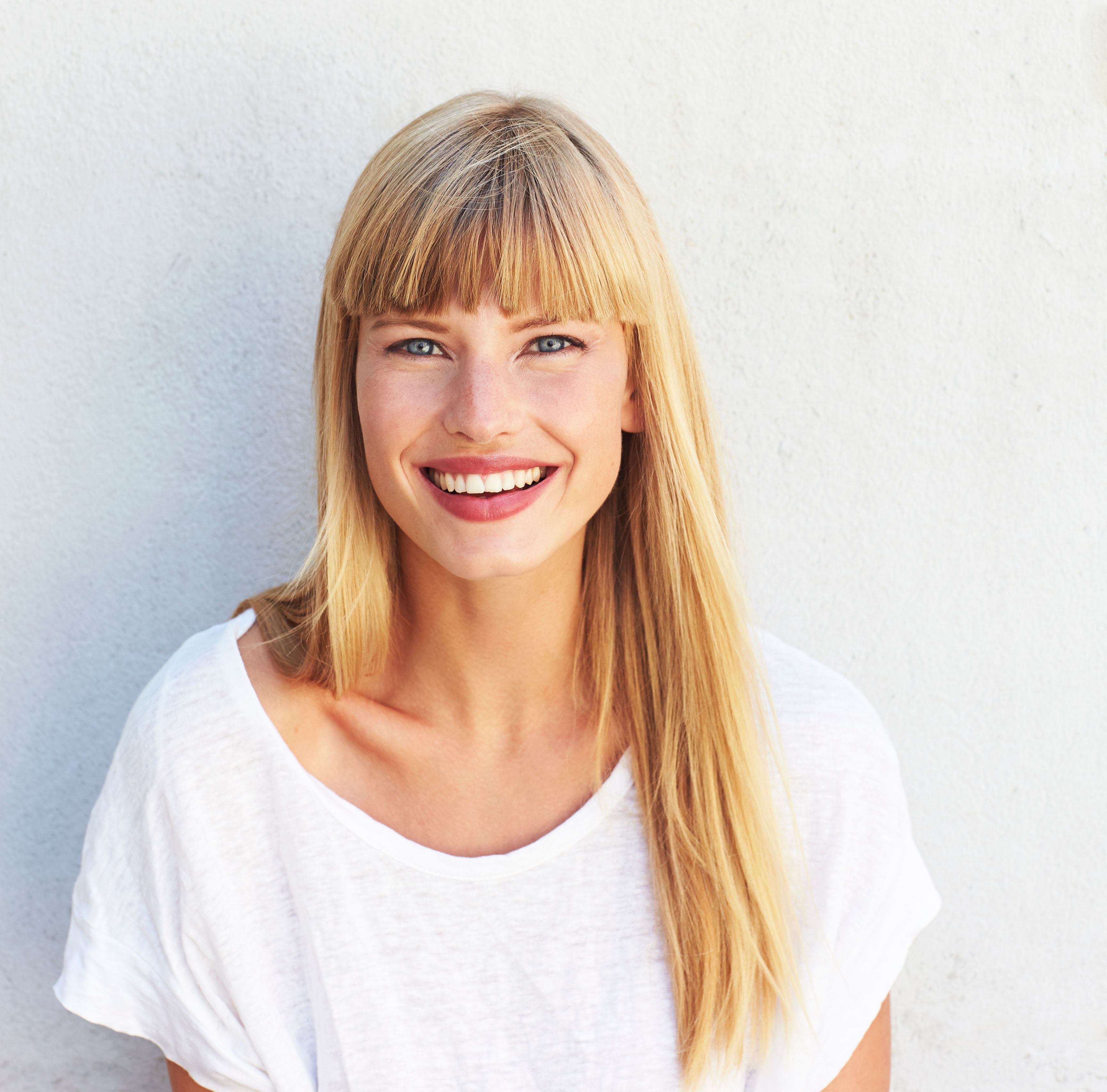 This blonde woman with bangs loves Lemon Tree.