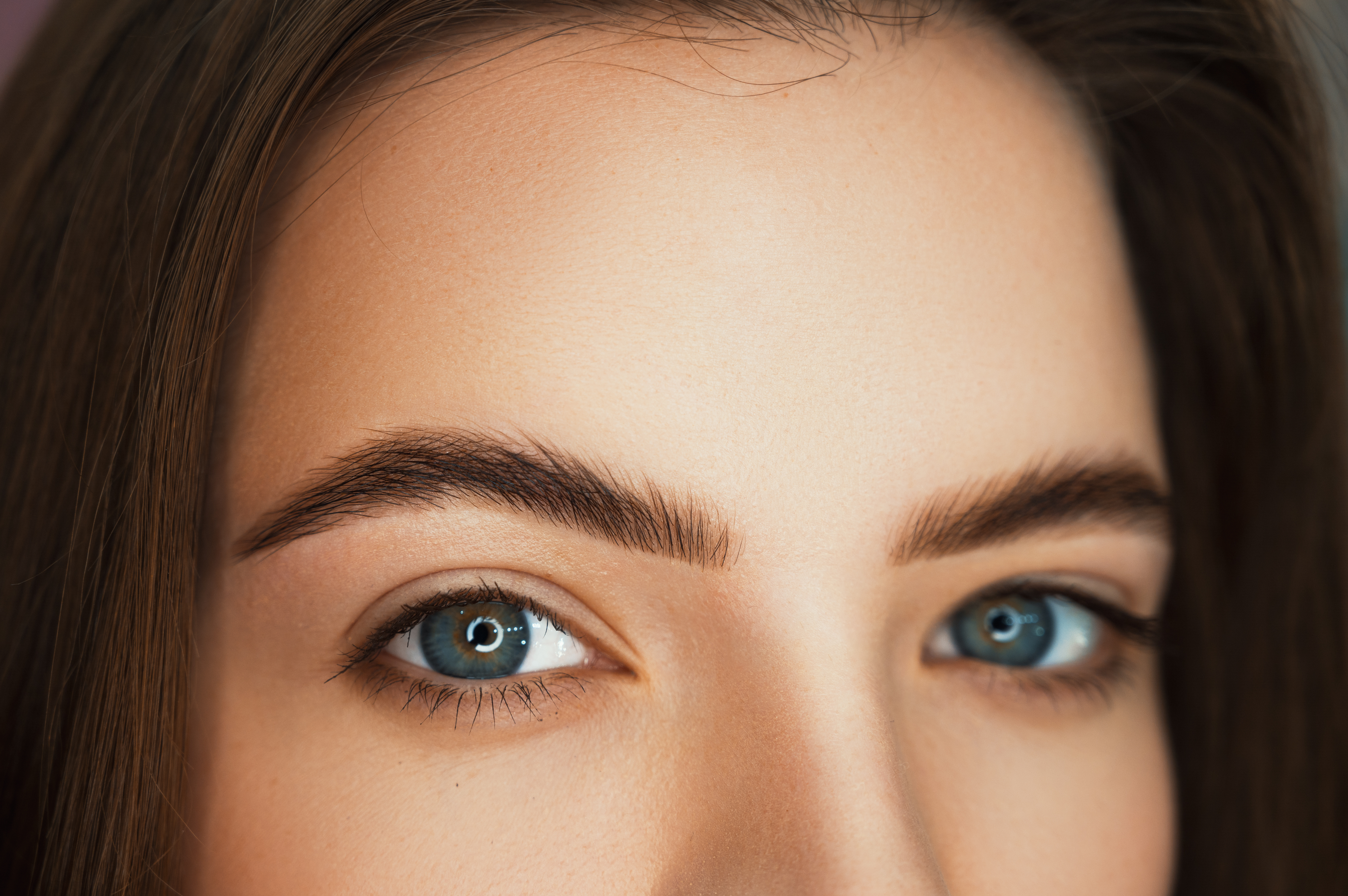  A woman with nicely shaped brows - Lemon Tree's eyebrow waxing is affordable and high-quality.